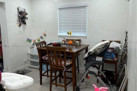 House in Homestead, Florida 4 bedrooms, 113.25 sq.m. № 1927733 - photo 5