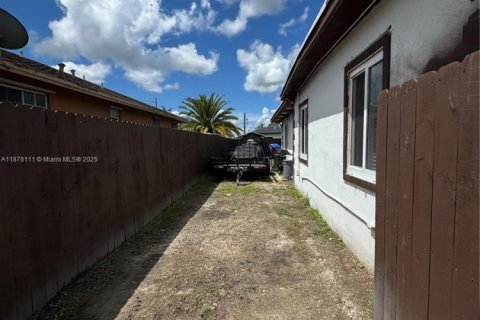 House in Homestead, Florida 4 bedrooms, 113.25 sq.m. № 1927733 - photo 3