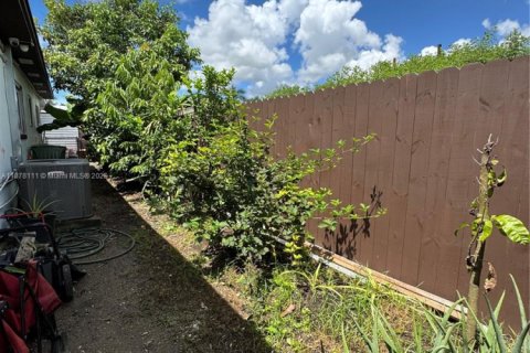 House in Homestead, Florida 4 bedrooms, 113.25 sq.m. № 1927733 - photo 2