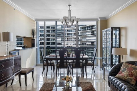 Condo in Surfside, Florida, 3 bedrooms  № 2081277 - photo 8