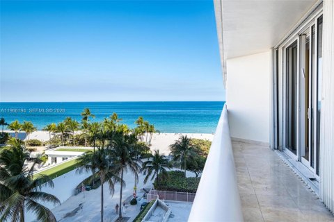 Condo in Surfside, Florida, 3 bedrooms  № 2081277 - photo 2