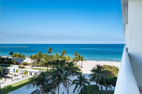 Condo in Surfside, Florida, 3 bedrooms  № 2081277