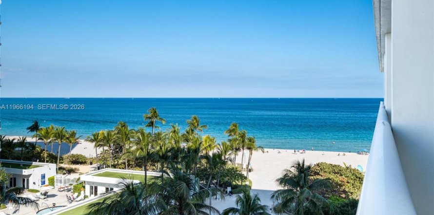 Condo in Surfside, Florida, 3 bedrooms  № 2081277