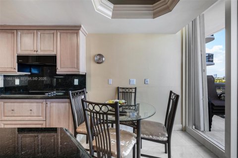 Condo in Surfside, Florida, 3 bedrooms  № 2081277 - photo 12