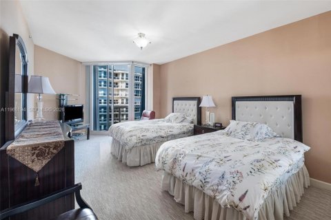 Condo in Surfside, Florida, 3 bedrooms  № 2081277 - photo 27
