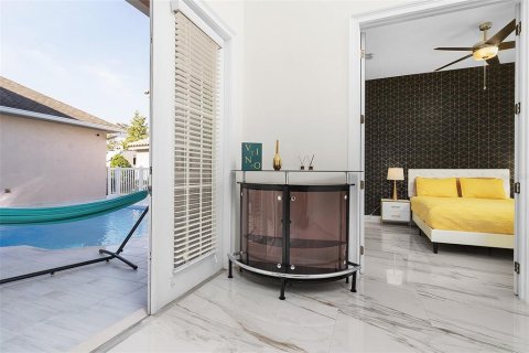 House in Four Corners, Florida 4 bedrooms, 308.34 sq.m. № 1875993 - photo 9