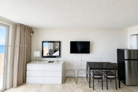 Condo in Sunny Isles Beach, Florida № 2268394 - photo 5
