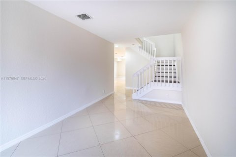 Townhouse in Dania Beach, Florida 3 bedrooms, 177.07 sq.m. № 2040500 - photo 10
