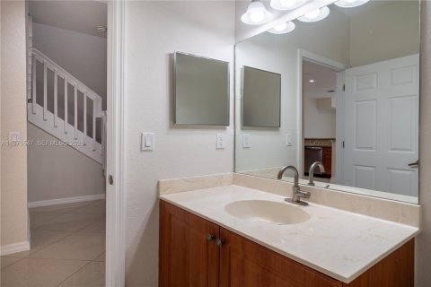 Townhouse in Dania Beach, Florida 3 bedrooms, 177.07 sq.m. № 2040500 - photo 18
