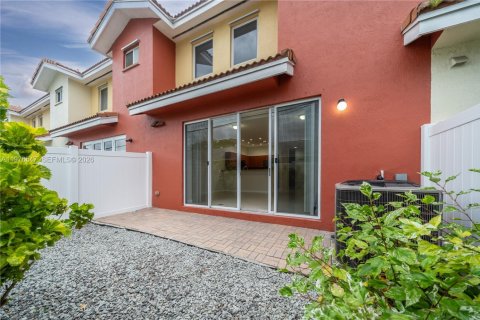 Townhouse in Dania Beach, Florida 3 bedrooms, 177.07 sq.m. № 2040500 - photo 14