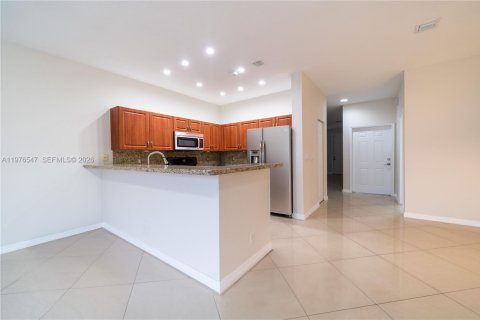 Townhouse in Dania Beach, Florida 3 bedrooms, 177.07 sq.m. № 2040500 - photo 4