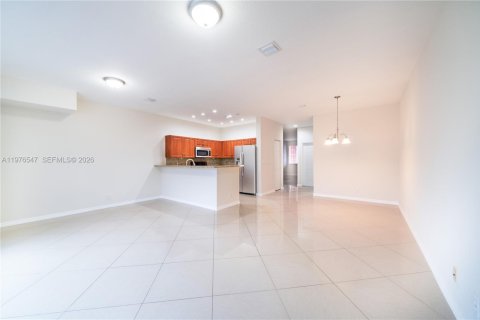 Townhouse in Dania Beach, Florida 3 bedrooms, 177.07 sq.m. № 2040500 - photo 3
