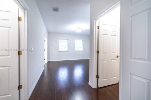 Townhouse in Dania Beach, Florida 3 bedrooms, 177.07 sq.m. № 2040500 - photo 26