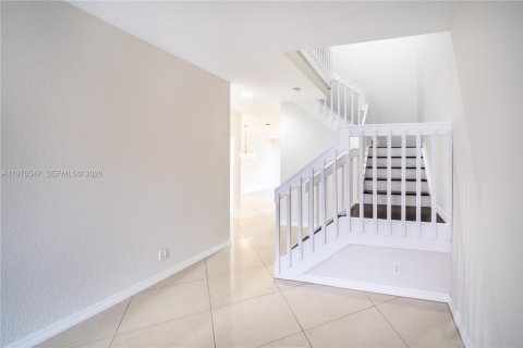 Townhouse in Dania Beach, Florida 3 bedrooms, 177.07 sq.m. № 2040500 - photo 8