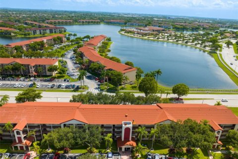 Condominio en alquiler en Pembroke Pines, Florida, 1 dormitorio, 97.08 m2 № 1898155 - foto 2