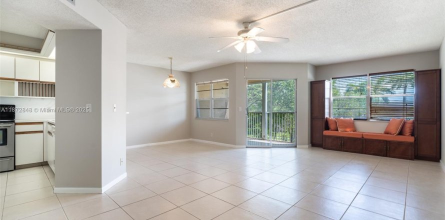 Condominio en Pembroke Pines, Florida, 1 dormitorio  № 1898155