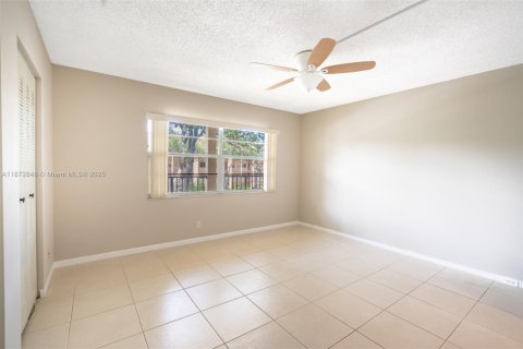 Condominio en alquiler en Pembroke Pines, Florida, 1 dormitorio, 97.08 m2 № 1898155 - foto 18
