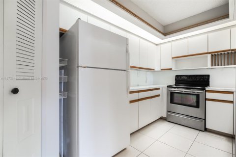 Condominio en alquiler en Pembroke Pines, Florida, 1 dormitorio, 97.08 m2 № 1898155 - foto 7