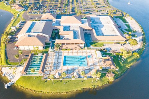 Condominio en alquiler en Pembroke Pines, Florida, 1 dormitorio, 97.08 m2 № 1898155 - foto 29