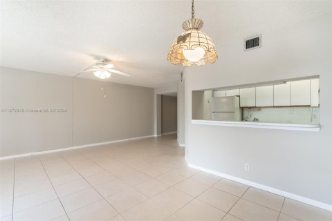 Condominio en alquiler en Pembroke Pines, Florida, 1 dormitorio, 97.08 m2 № 1898155 - foto 12