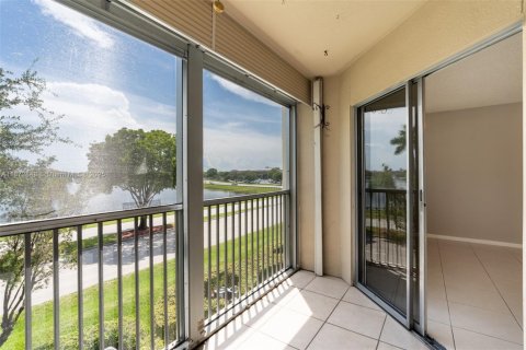 Condominio en alquiler en Pembroke Pines, Florida, 1 dormitorio, 97.08 m2 № 1898155 - foto 4