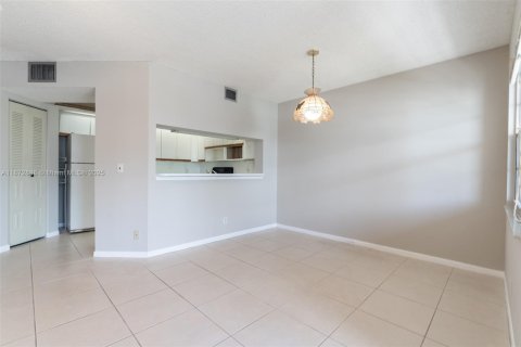 Condominio en alquiler en Pembroke Pines, Florida, 1 dormitorio, 97.08 m2 № 1898155 - foto 13
