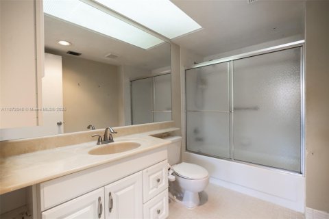 Condominio en alquiler en Pembroke Pines, Florida, 1 dormitorio, 97.08 m2 № 1898155 - foto 17