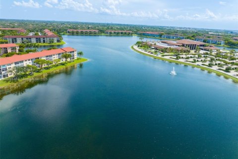 Condominio en alquiler en Pembroke Pines, Florida, 1 dormitorio, 97.08 m2 № 1898155 - foto 3