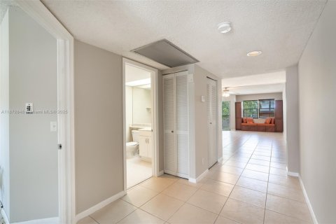 Condominio en alquiler en Pembroke Pines, Florida, 1 dormitorio, 97.08 m2 № 1898155 - foto 14