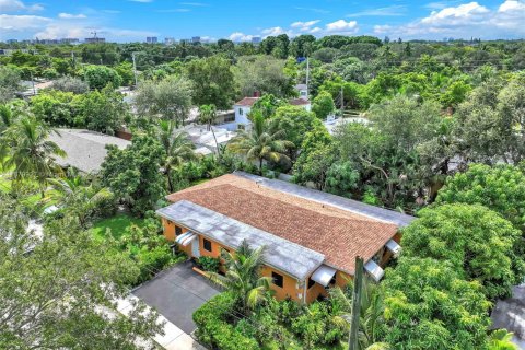 Propiedad comercial en venta en North Miami, Florida, 160.44 m2 № 1981389 - foto 15