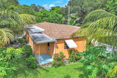 Propiedad comercial en venta en North Miami, Florida, 160.44 m2 № 1981389 - foto 6