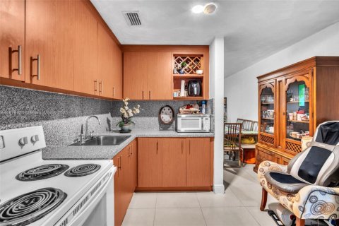 Propiedad comercial en venta en North Miami, Florida, 160.44 m2 № 1981389 - foto 24