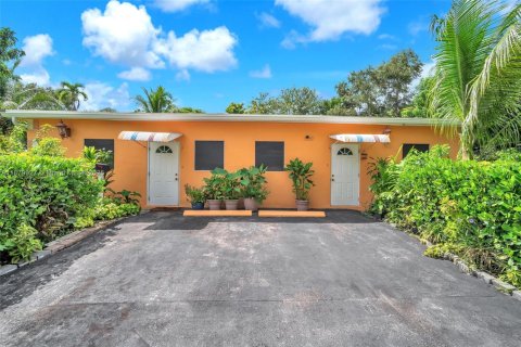 Propiedad comercial en North Miami, Florida 160.44 m2 № 1981389