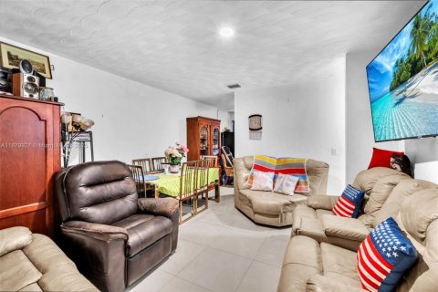 Propiedad comercial en venta en North Miami, Florida, 160.44 m2 № 1981389 - foto 27