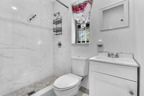 Propiedad comercial en venta en North Miami, Florida, 160.44 m2 № 1981389 - foto 20