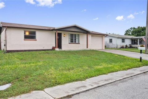 Casa en venta en Port Richey, Florida, 2 dormitorios, 80.27 m2 № 2388115 - foto 4