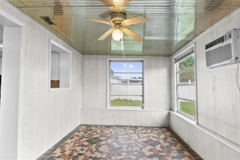 Casa en venta en Port Richey, Florida, 2 dormitorios, 80.27 m2 № 2388115 - foto 13