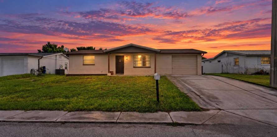 Casa en Port Richey, Florida 2 dormitorios, 80.27 m2 № 2388115