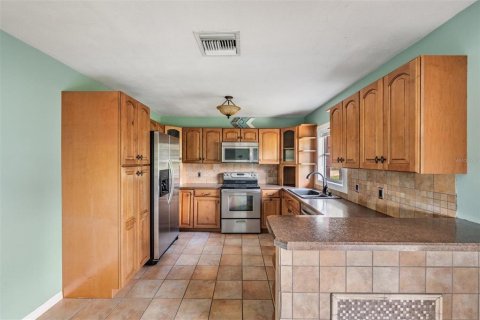 House in Mascotte, Florida 3 bedrooms, 176.33 sq.m. № 1852923 - photo 10