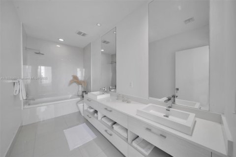 Copropriété à vendre à Miami, Floride: 3 chambres, 119.84 m2 № 1892751 - photo 25
