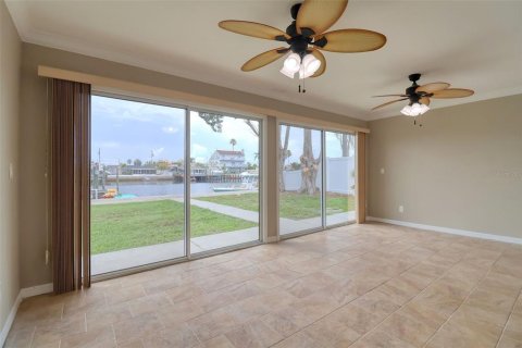 House in Hudson, Florida 3 bedrooms, 137.5 sq.m. № 1817910 - photo 13