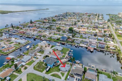 House in Hudson, Florida 3 bedrooms, 137.5 sq.m. № 1817910 - photo 1