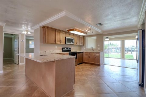 House in Hudson, Florida 3 bedrooms, 137.5 sq.m. № 1817910 - photo 10