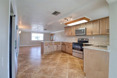 House in Hudson, Florida 3 bedrooms, 137.5 sq.m. № 1817910 - photo 12