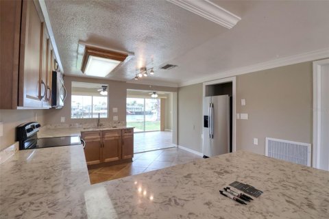 House in Hudson, Florida 3 bedrooms, 137.5 sq.m. № 1817910 - photo 11