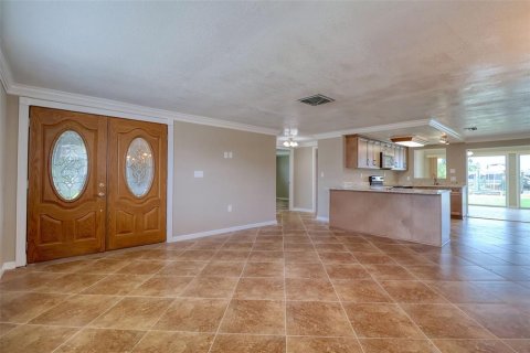 House in Hudson, Florida 3 bedrooms, 137.5 sq.m. № 1817910 - photo 8