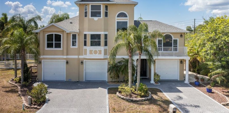 Villa ou maison à Holiday, Floride 3 chambres, 219.9 m2 № 2208842
