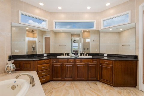 Villa ou maison à vendre à Holiday, Floride: 3 chambres, 219.9 m2 № 2208842 - photo 17