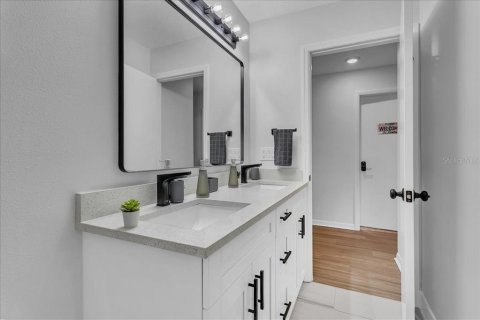 Villa ou maison à louer à Tampa, Floride: 4 chambres, 117.06 m2 № 2412561 - photo 8
