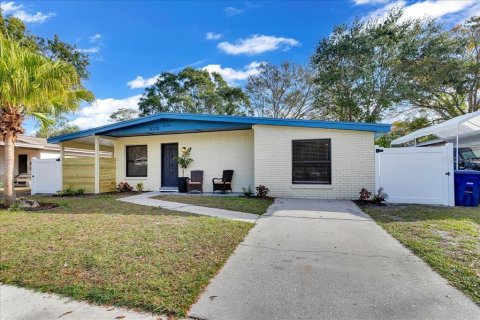 Villa ou maison à Tampa, Floride 4 chambres, 117.06 m2 № 2412561